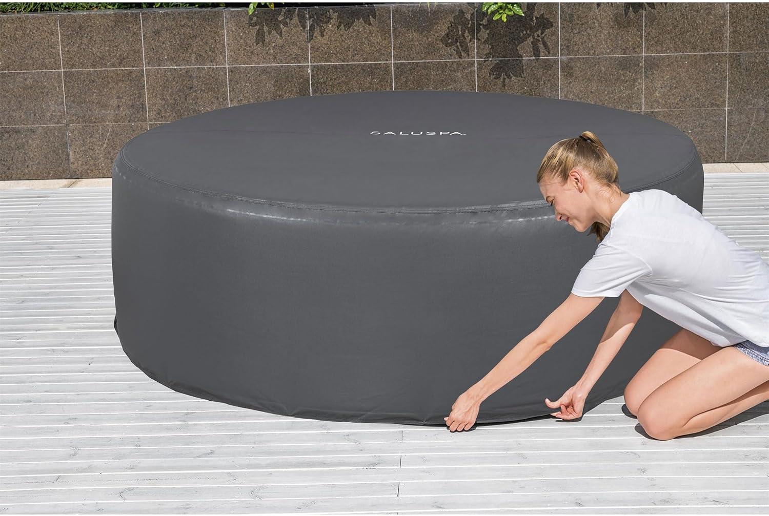 Bestway Palm Springs 4 to 6 Person EnergySense Smart AirJet Plus Inflatable Hot Tub Outdoor Spa with 140 AirJets and Insulated Cover